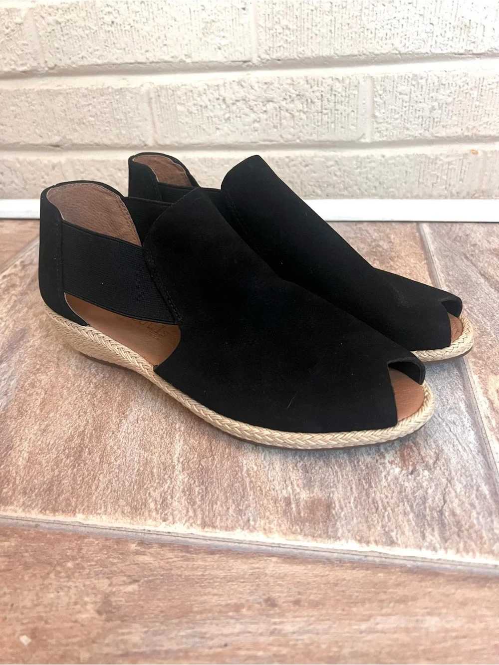 NWOT Gentle Souls by Kenneth Cole Black Wedge Espadrille Size 8